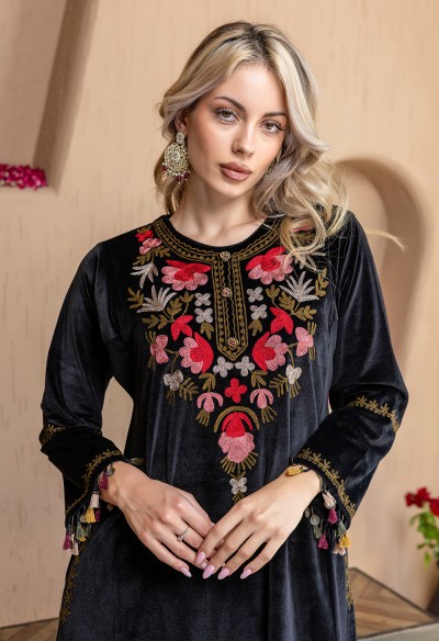 BLACK EMBROIDERED PHERAN SET